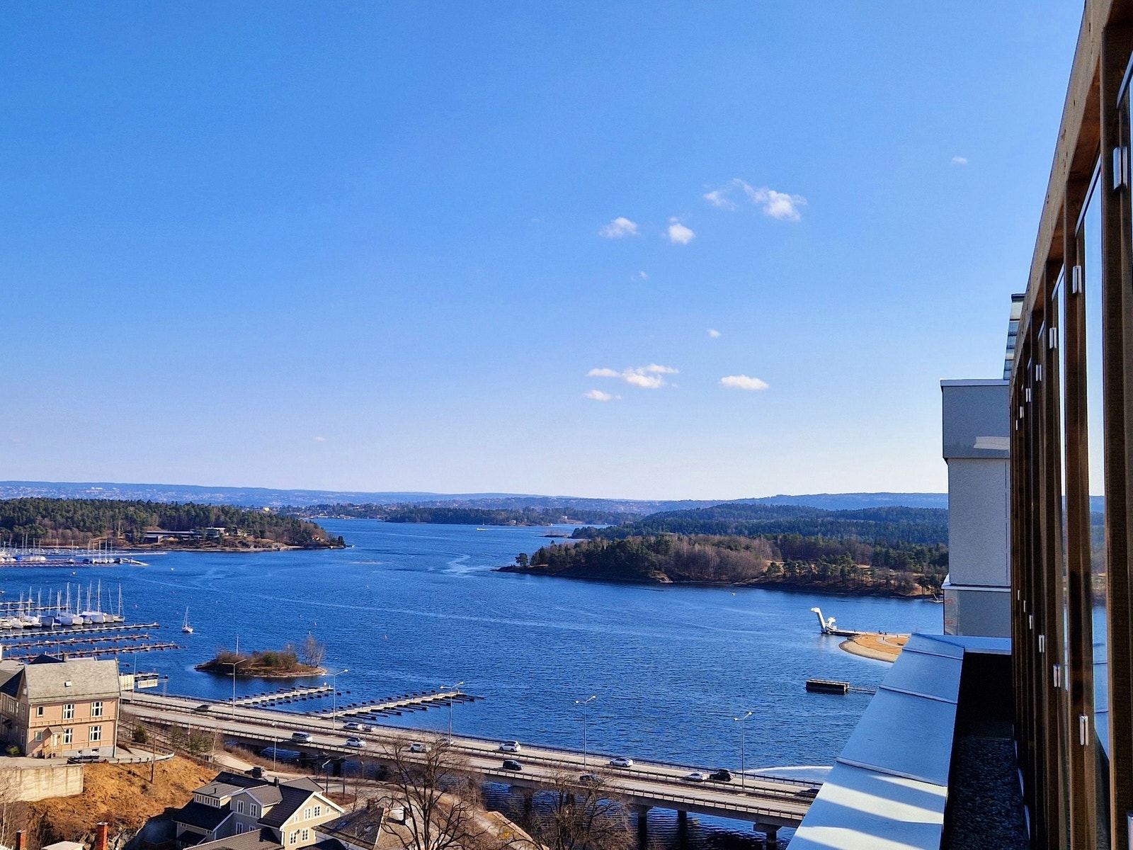 Fra takterrassen i 14. etasje er utsikten over Sandvika upåklagelig Galleribilde
