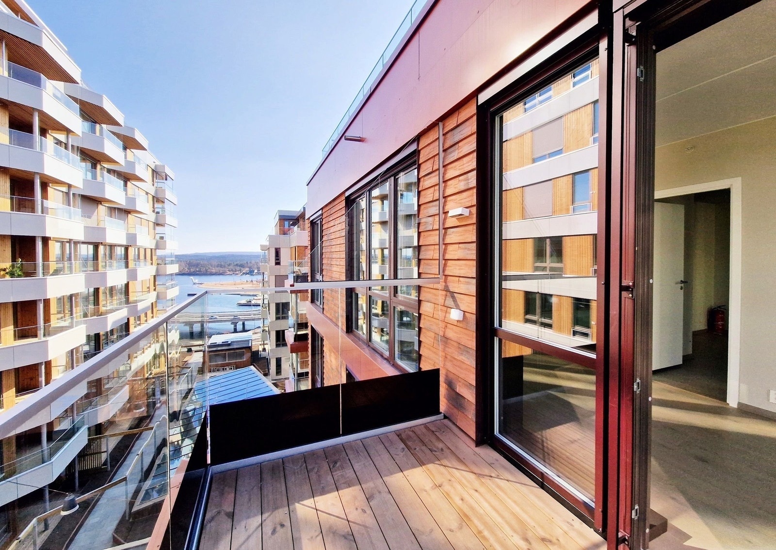 Velkommen til leilighet Jørgen Kanitz gate 18. Fra 10. etasje bor du høyt i hjertet av Sandvika! Galleribilde