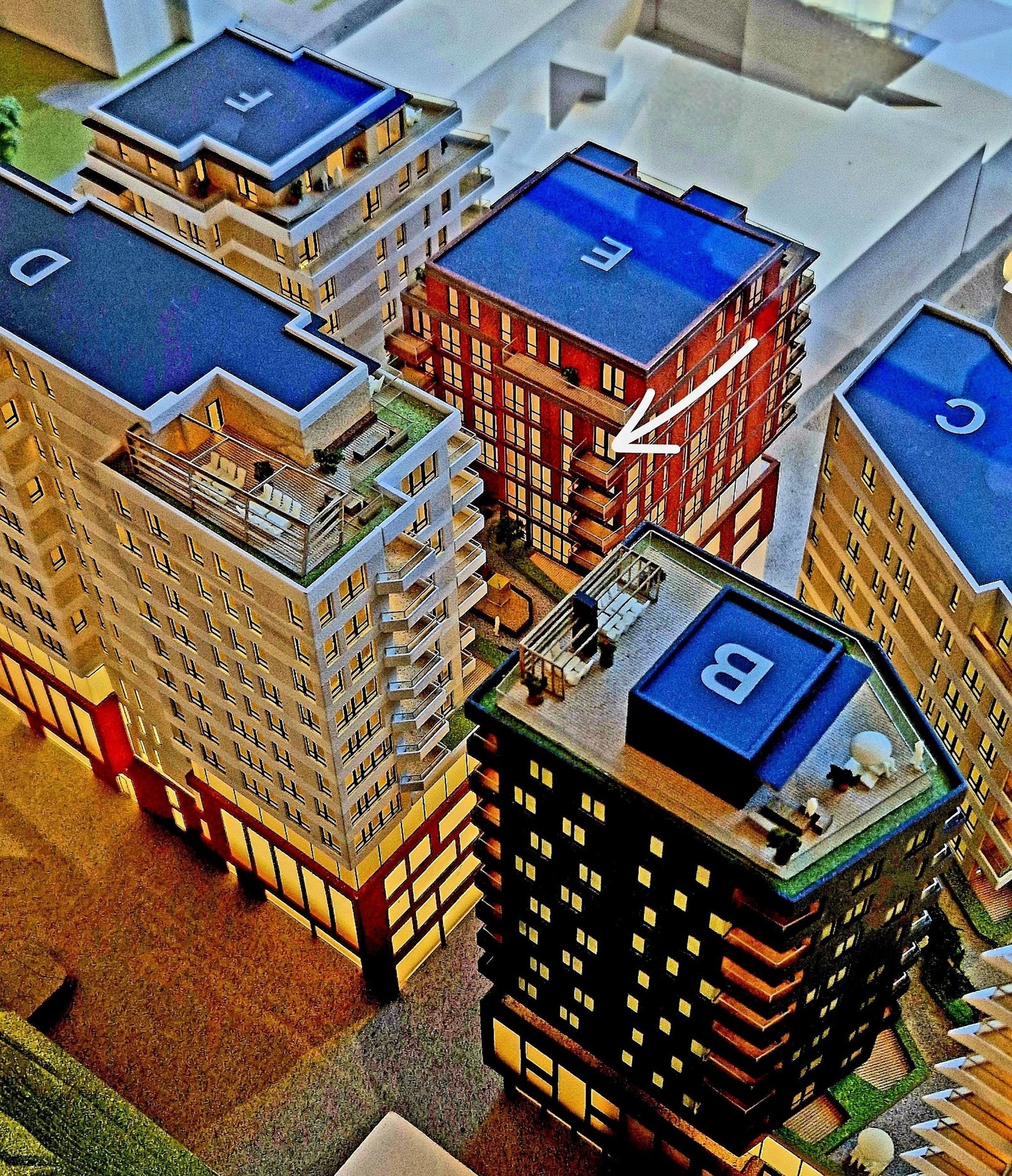 Modell av Helgerudkvartalet med leilighetens plassering Galleribilde