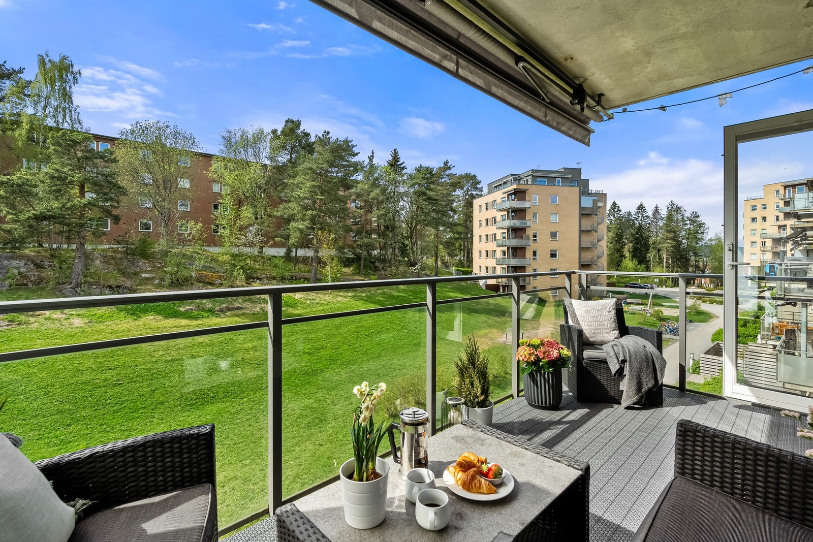 Velkommen til Hellerudveien 73A - presentert av PrivatMegleren ved Marius Semmerud Berg og Selma N. Thorkildsen. Galleribilde