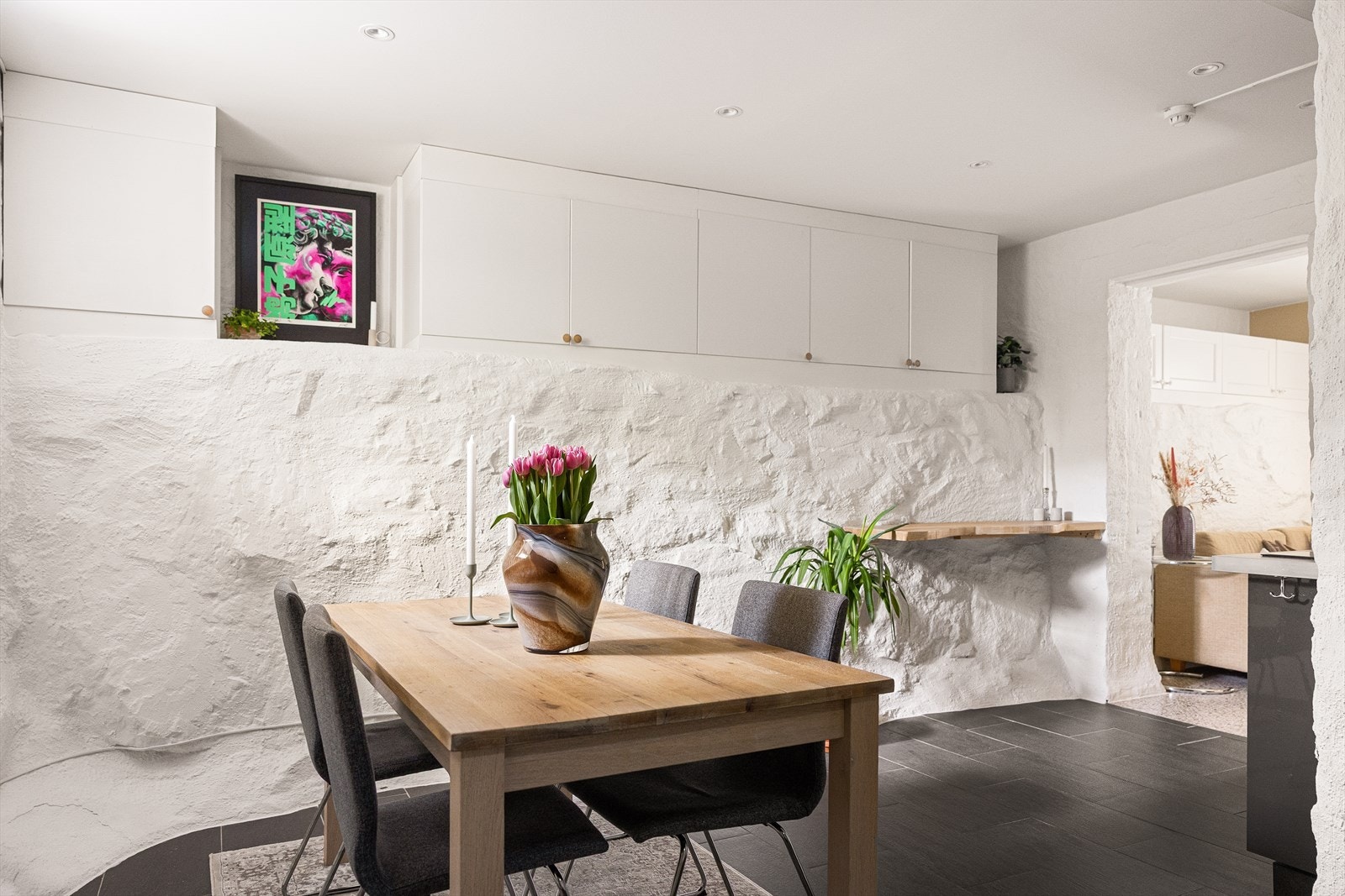 Separat og romslig spisekjøkken. Galleribilde