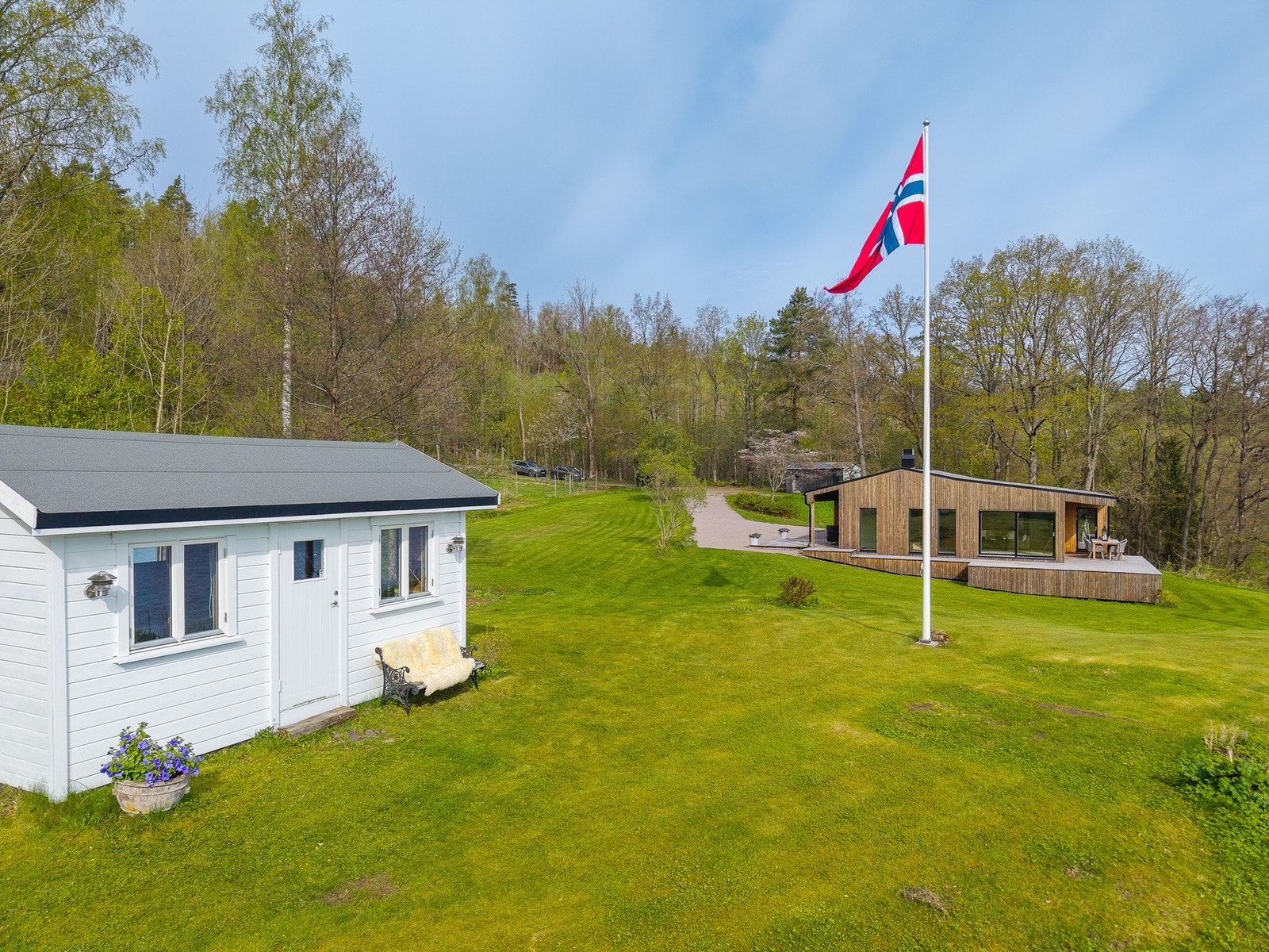 Kort vei fra annekset og bort til hovedhytta Galleribilde