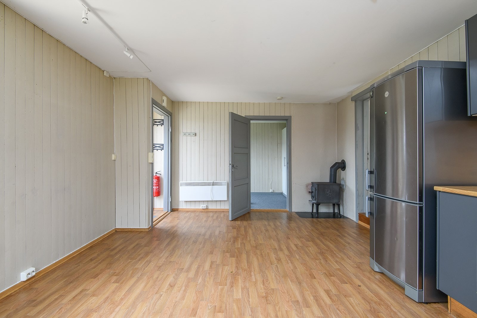 Fra oppholdsrommet er det adkomst inn til soverommet. Galleribilde