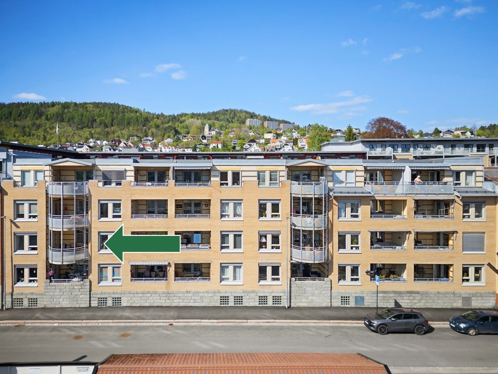 Svært kort gangavstand til bussholdeplass, Engene park og flere servicetilbud Galleribilde