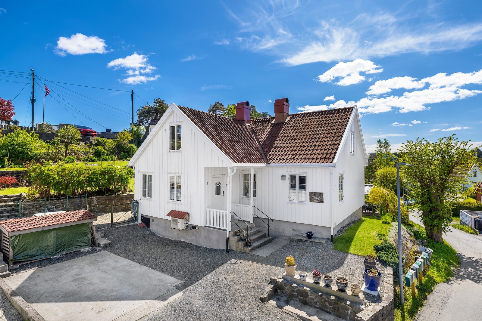 En innholdsrik og klassisk enebolig med fine detaljer, høy standard og parkering. Galleribilde