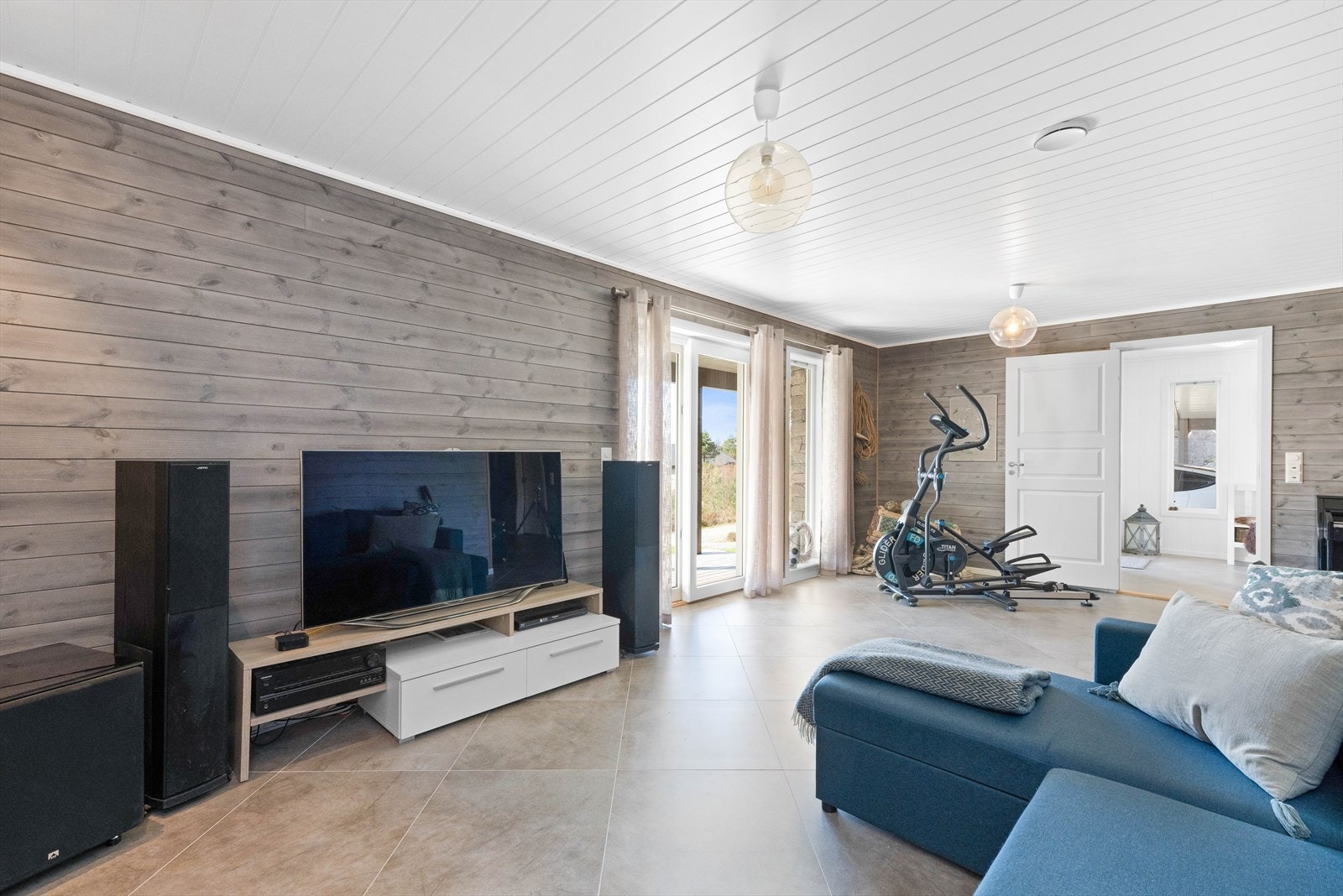 TV-stuen har varmekabler i gulv. Galleribilde