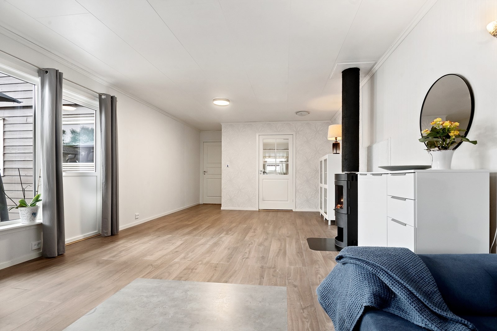 Stor stue med elektrisk gulvvarme Galleribilde