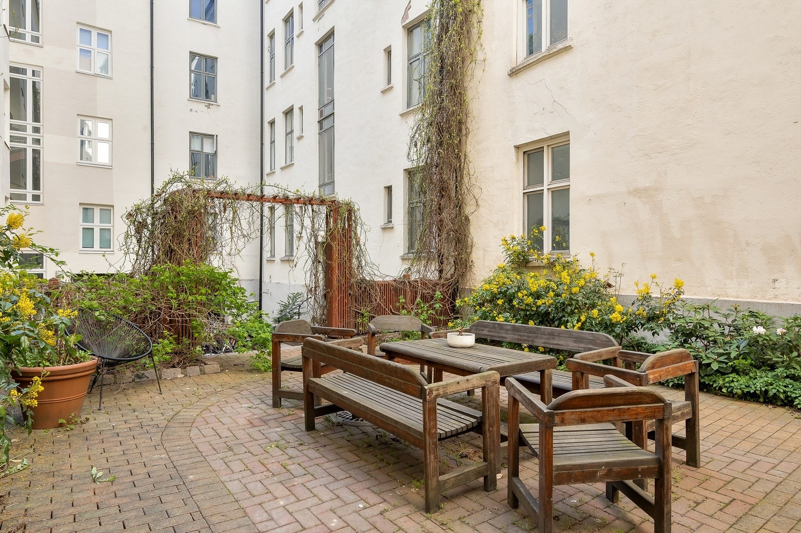 En flott leilighet med et skjermende indre gårdsrom, perfekt plassert i hjertet av Gamlebyen! Galleribilde