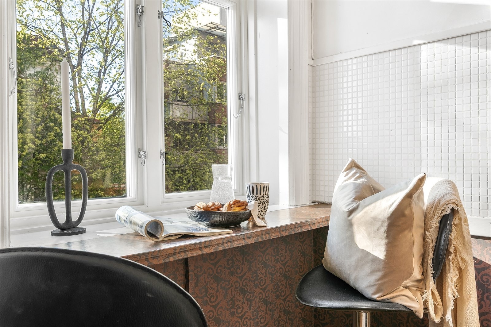 Samt mulighet for trivelig frokost ved vinduet Galleribilde