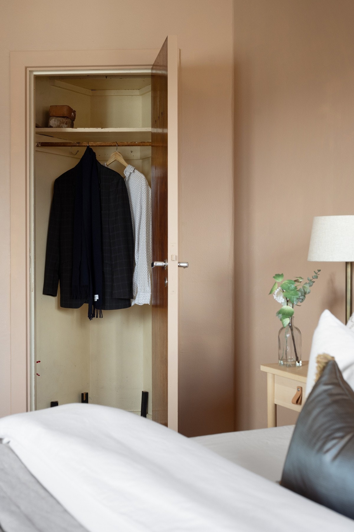 Soverommet har også adkomst til en liten innvendig bod. Galleribilde