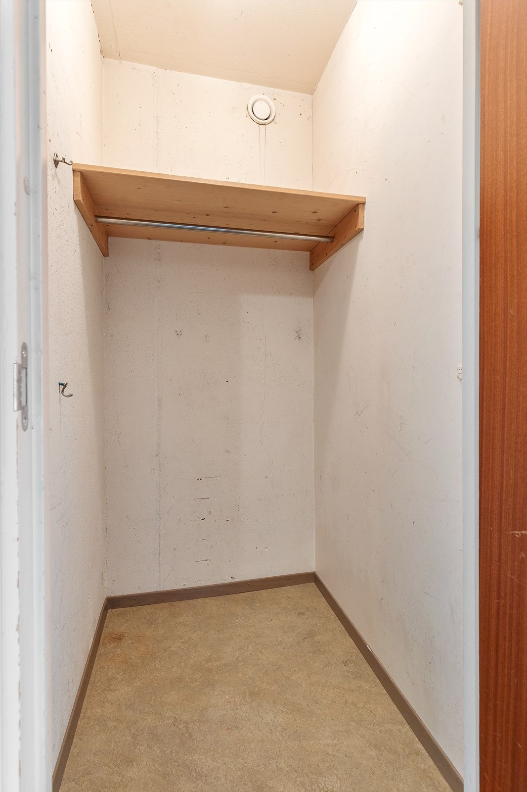 det er også en innvendig bod for praktisk og enkel oppbevaring. Man kan eksempelvis også lage en romslig garderobe. Galleribilde