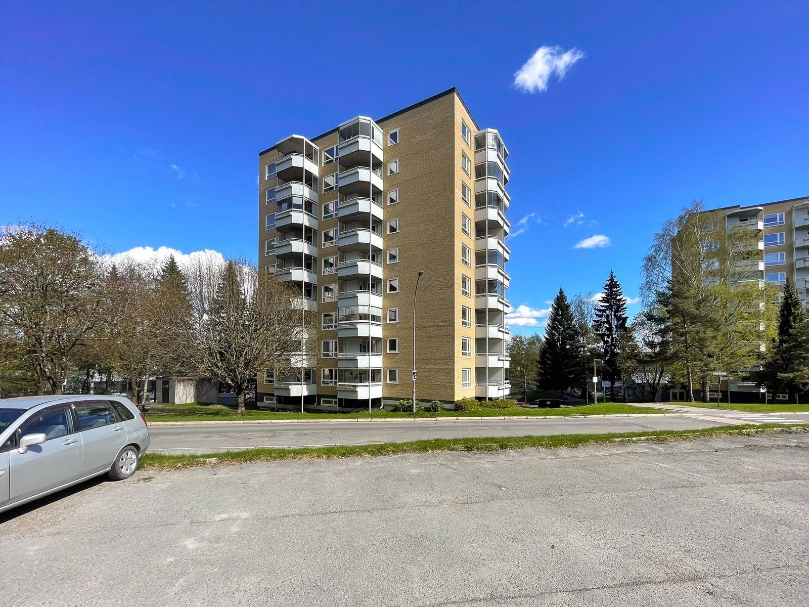 Leiligheten er beliggende på Karihaugen med nærhet til alt du har behov for i hverdagen. Galleribilde