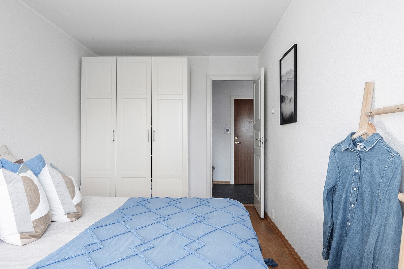 Garderobeskap. Galleribilde