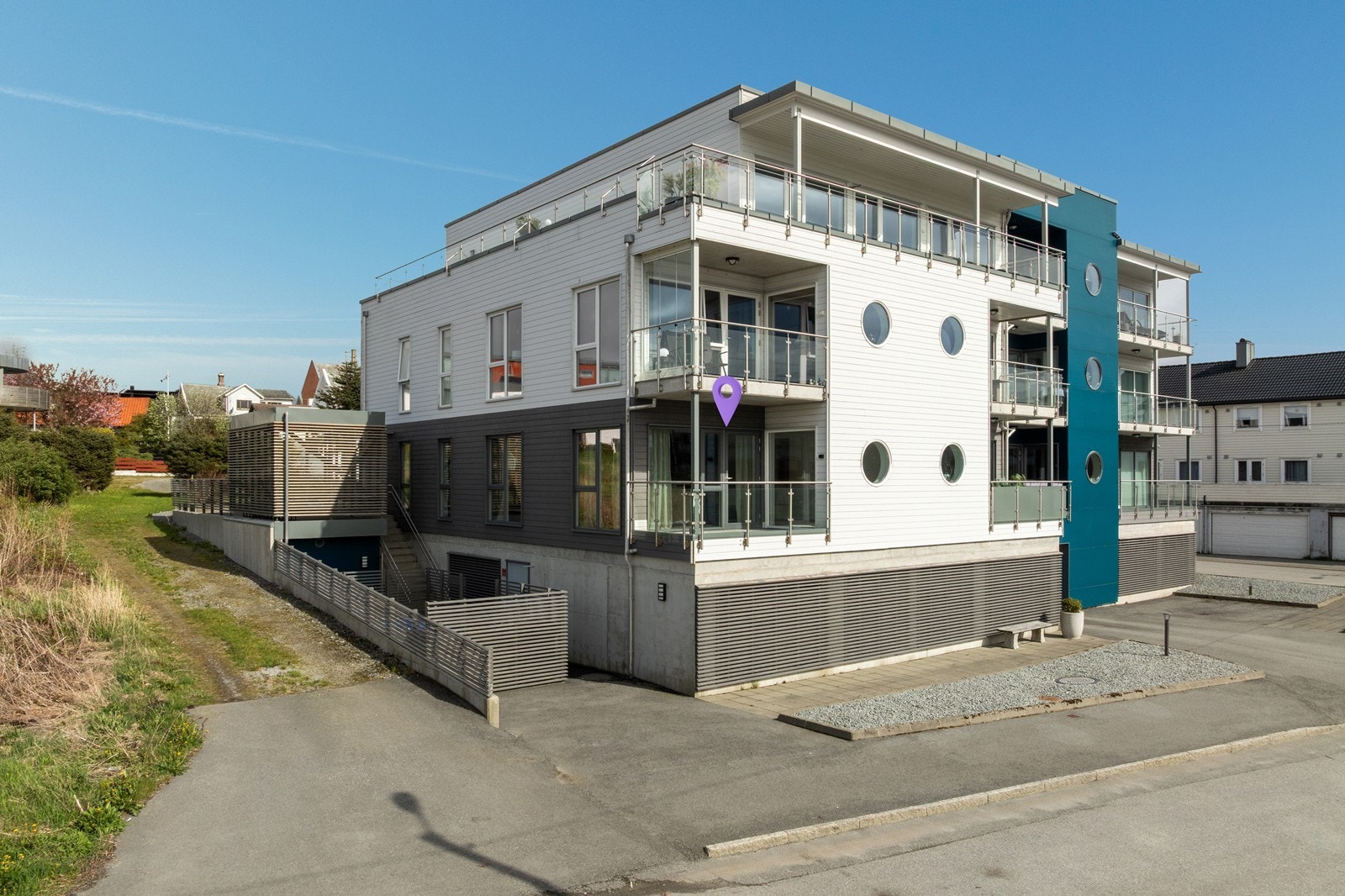 Leiligheten befinner seg i første etasje. Galleribilde