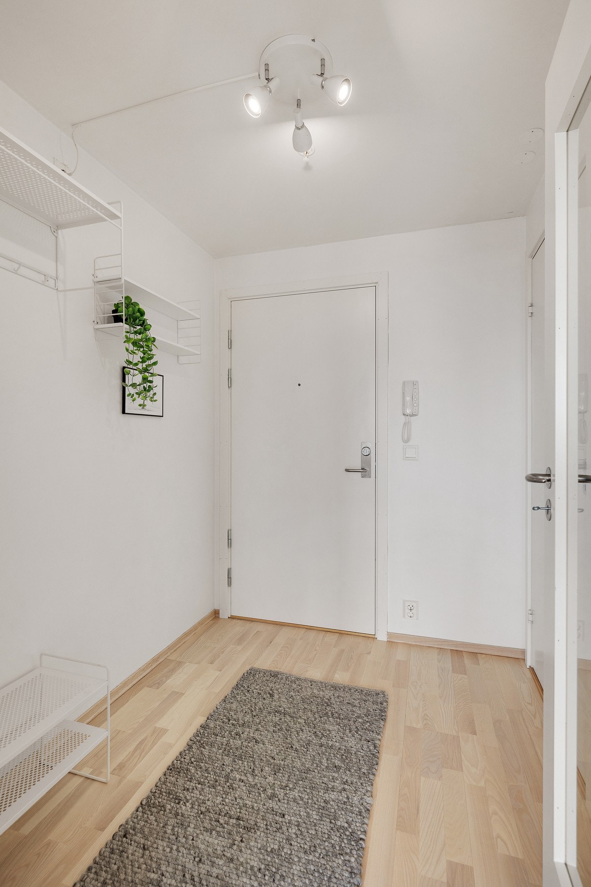 Det er montert dørcalling i entreen. Galleribilde