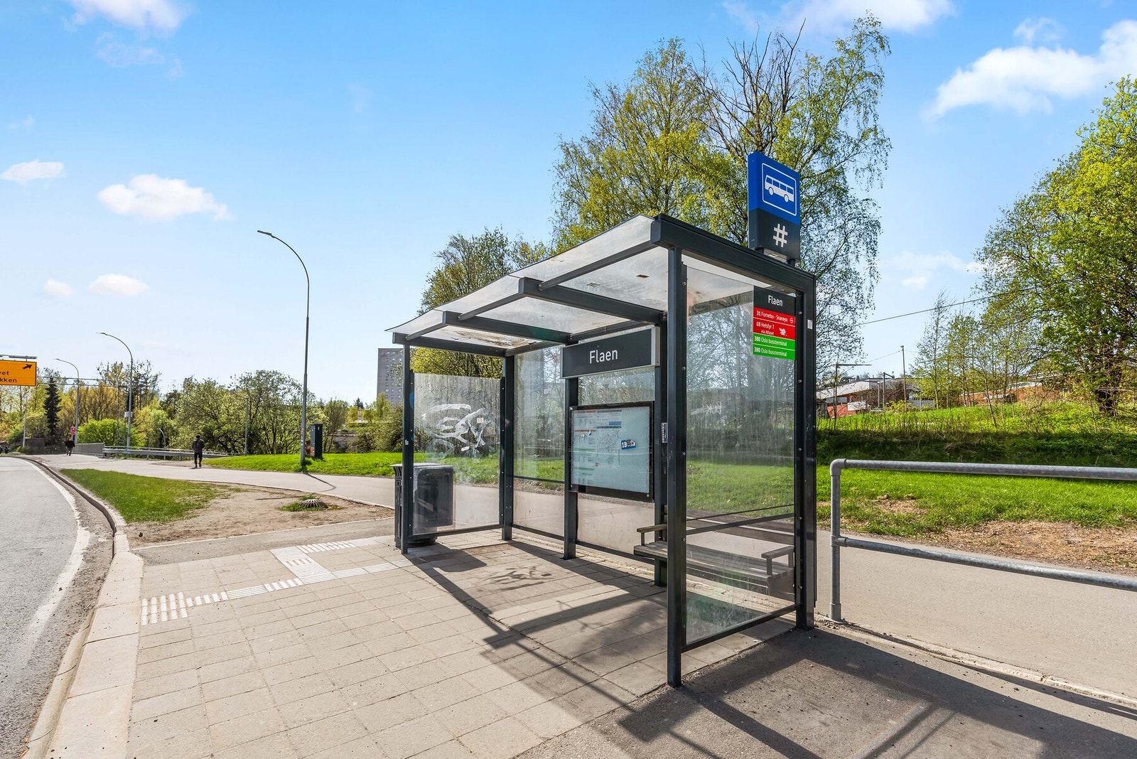 Flaen bussholdeplass like ved Galleribilde
