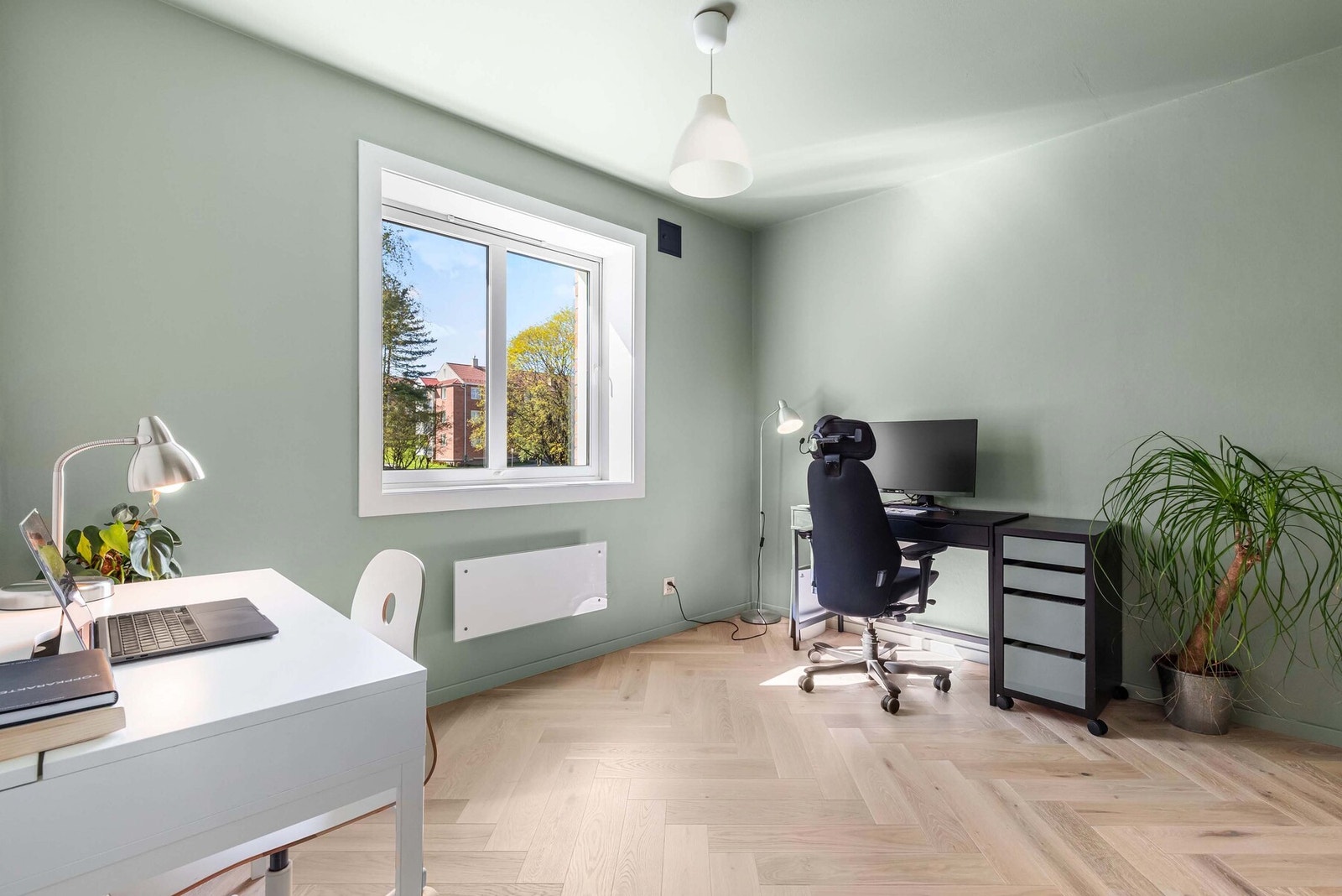 Soverom 2 holder ganske bra størrelse og egnes perfekt til barnerom, gjesterom, kontor og garderoberom eller i kombinasjon Galleribilde