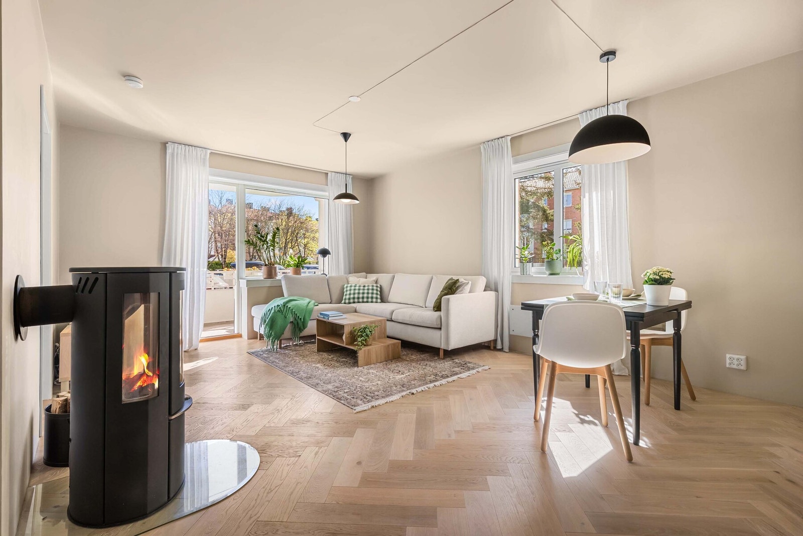 Boligen er påkostet og alle rom er modernisert i nyere tid med smakfult material- og fargevalg! Galleribilde