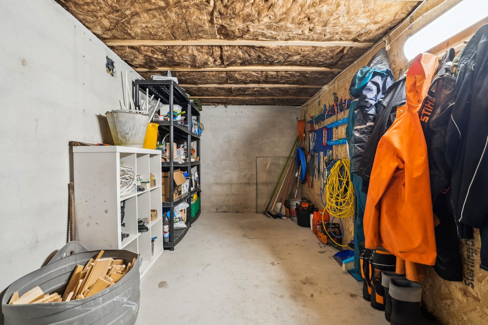 I kjelleren er det gang, vaskerom/trapperom, teknisk rom, og to uinnredet kjellerrom. Galleribilde