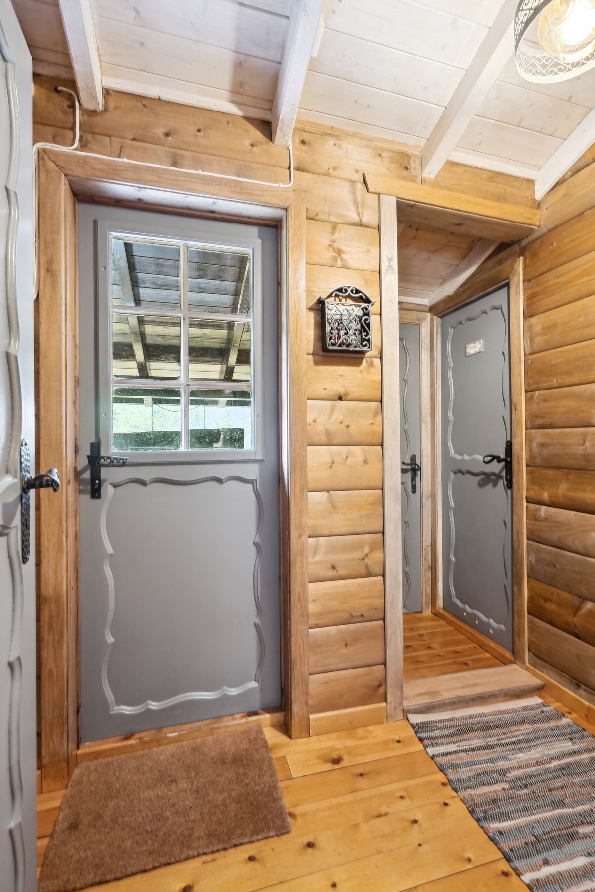 Tilkomst til bad fra entréen. Galleribilde