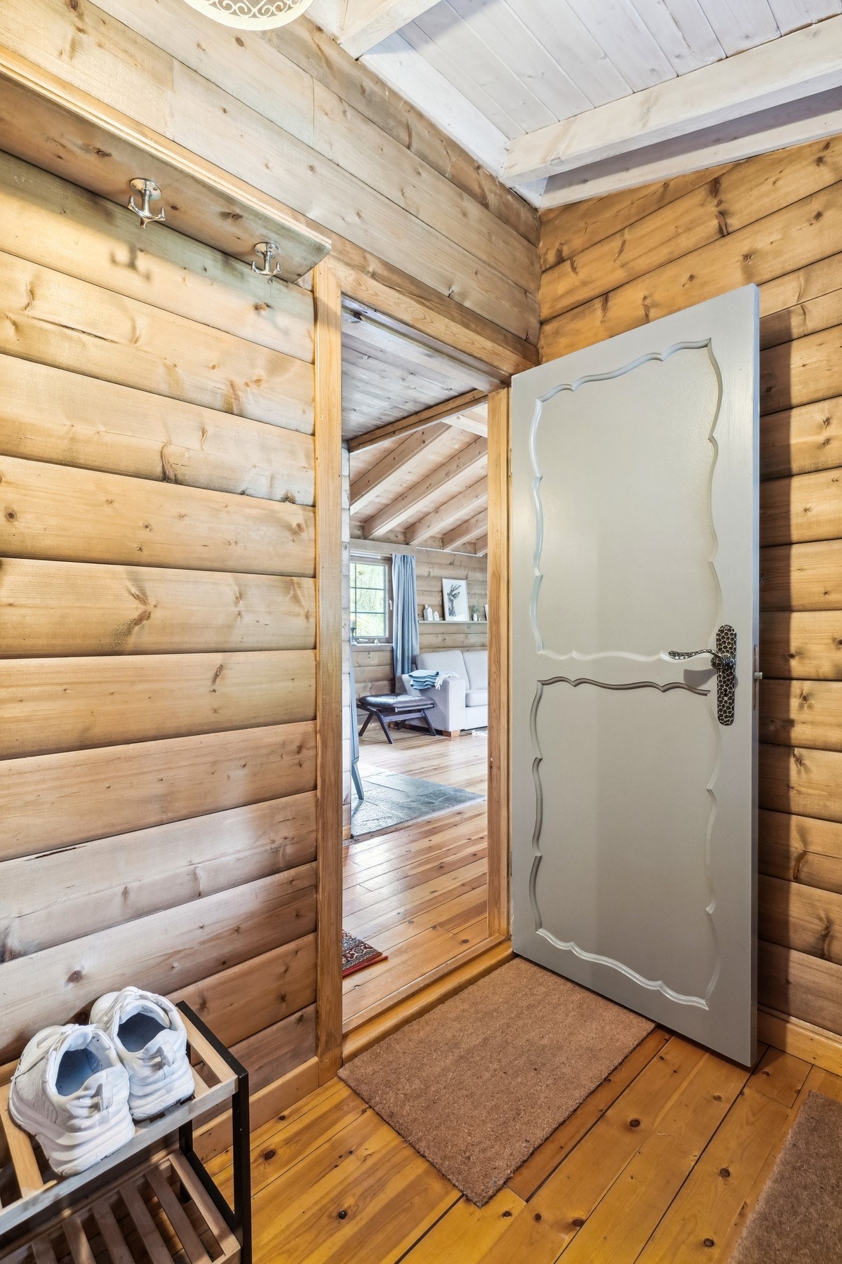 Entré med plass til oppbevaring av yttertøy og sko. Galleribilde