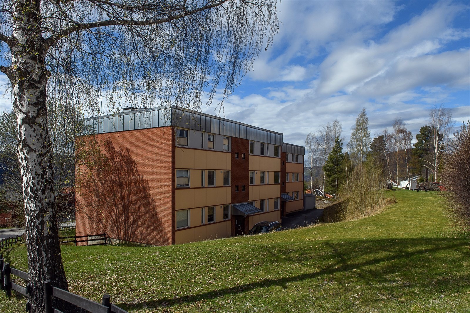 Mye grøntarealer i borettslaget. Galleribilde