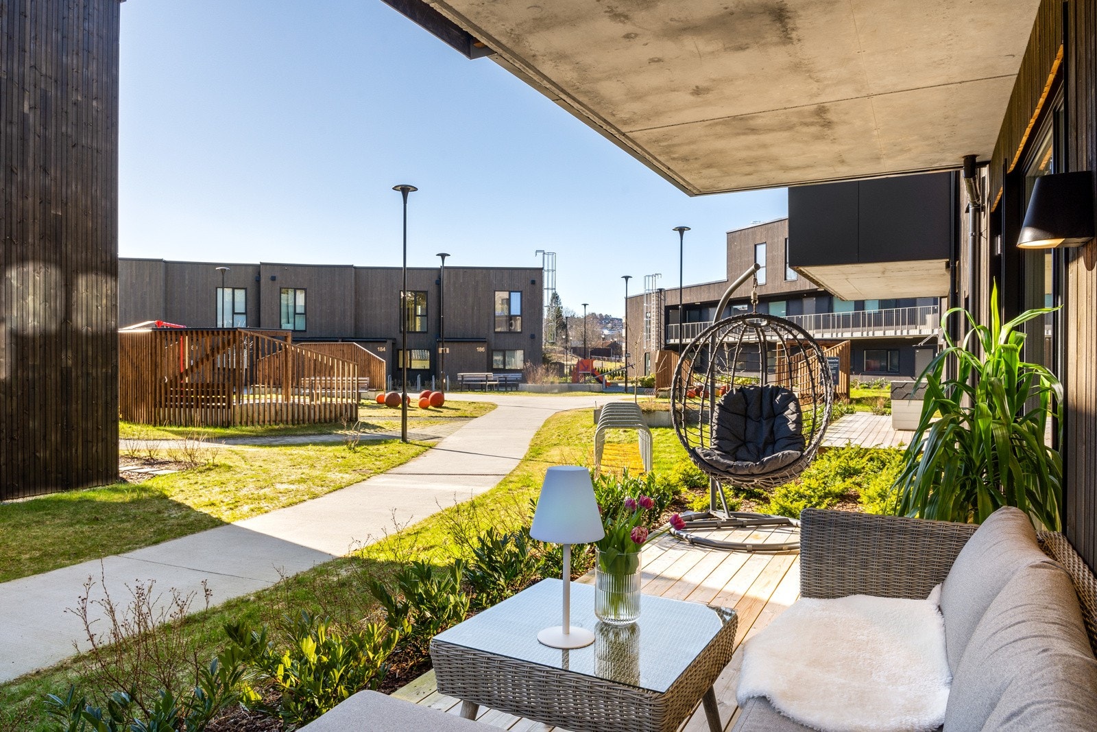 Nydelig markterrasse på 13 kvm med gode solforhold! Galleribilde