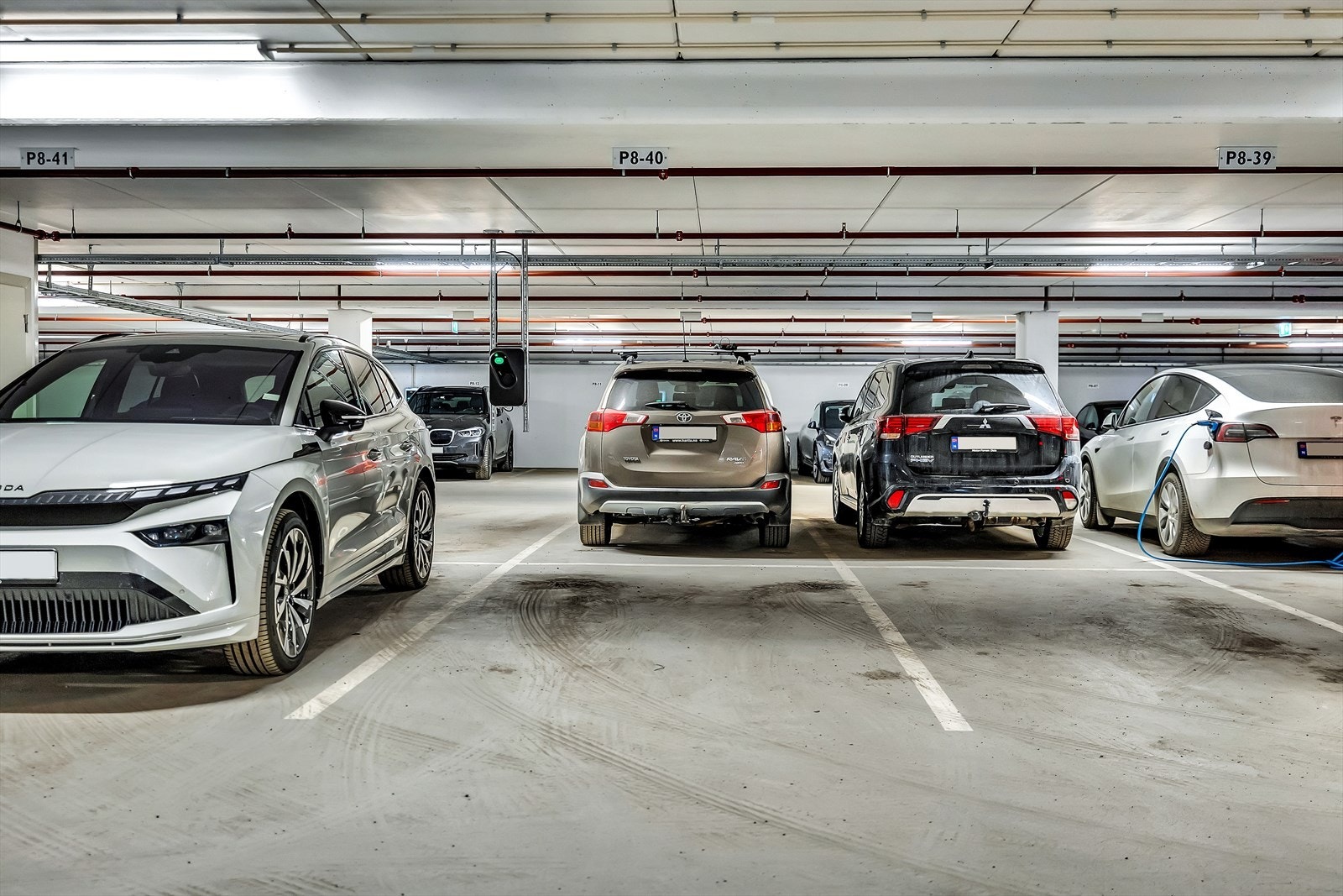 Garasjeplass i kjelleren m/ el-billader. Galleribilde