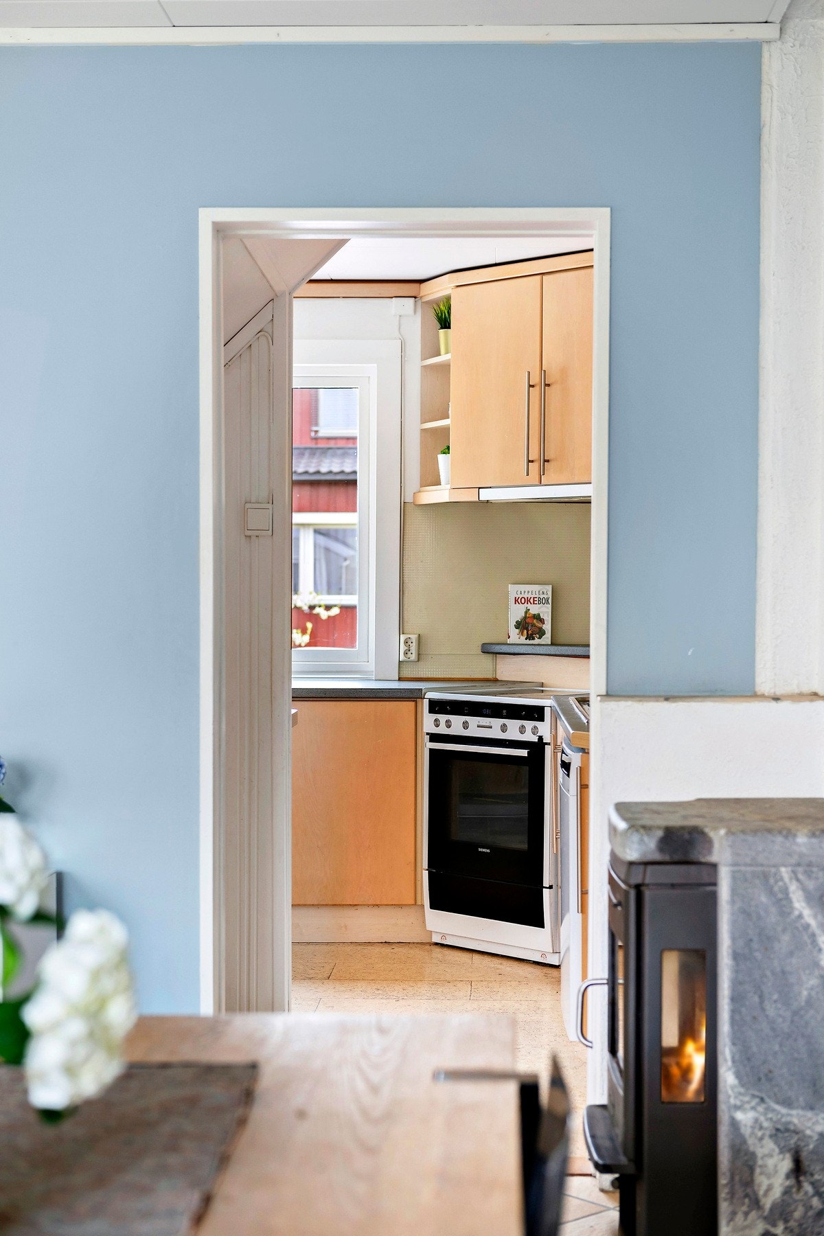 Fra stuen har du adkomst til kjøkken Galleribilde