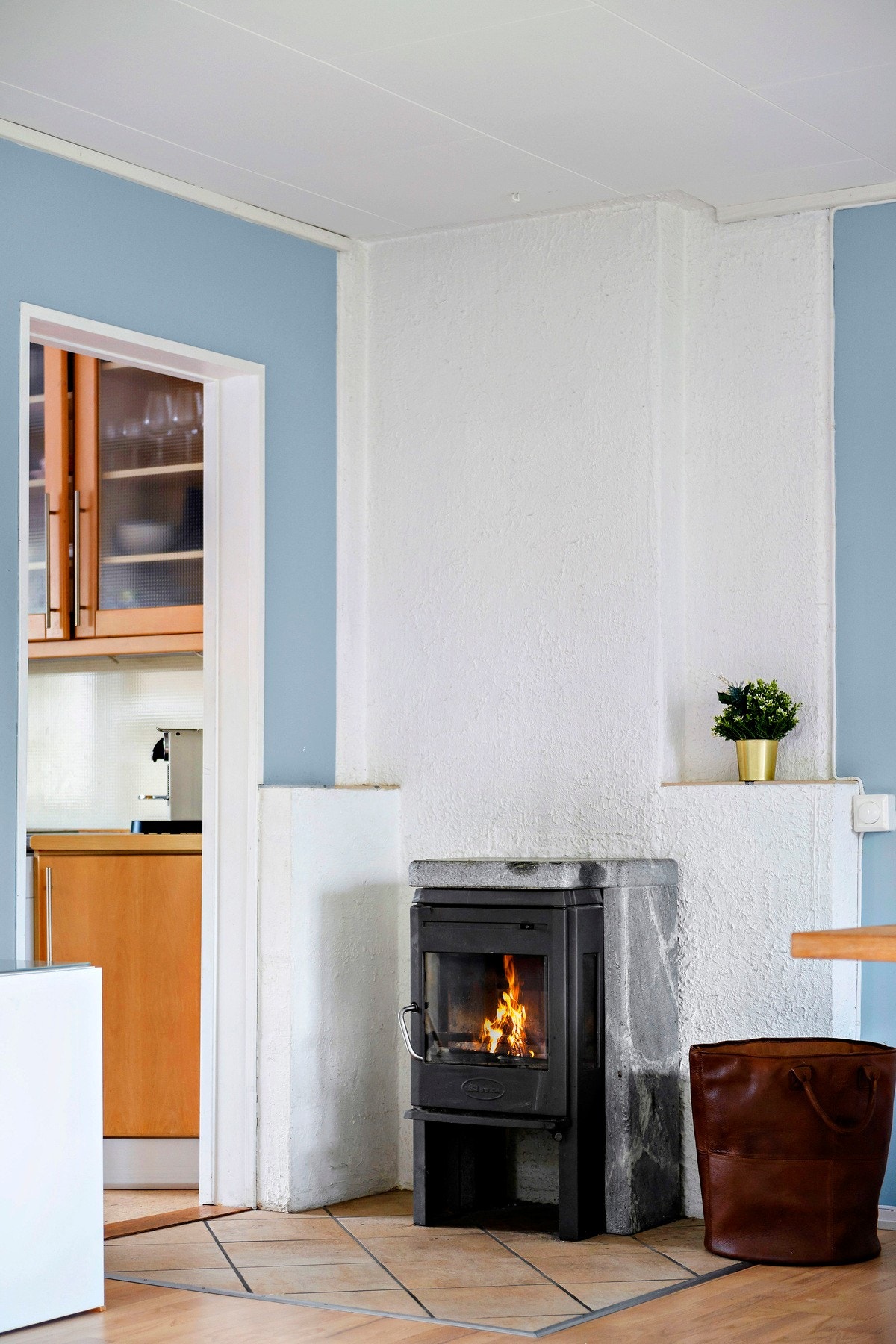 Peisovn som sørger for godt med varme og en hyggelig atmosfære på kjølige vinterkvelder Galleribilde