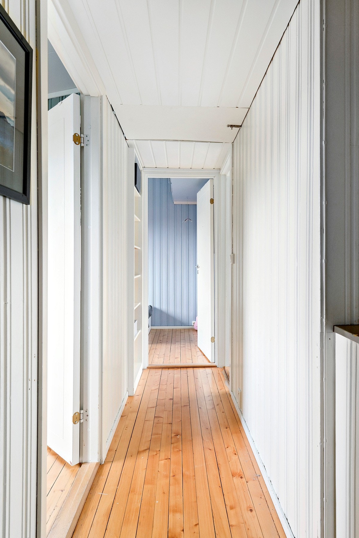 2. etasje består av ett bad og tre soverom Galleribilde