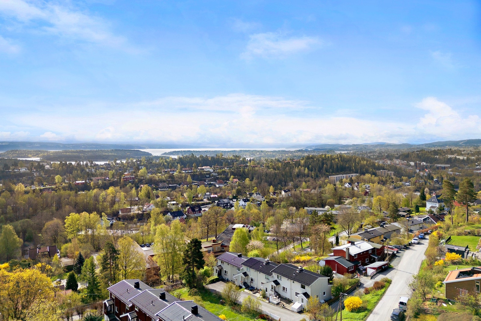 Områdebilde - Eiendommen har nærhet til flere flotte tur- og friluftsområder som blant annet Kolsåstoppen og Dælivann Galleribilde