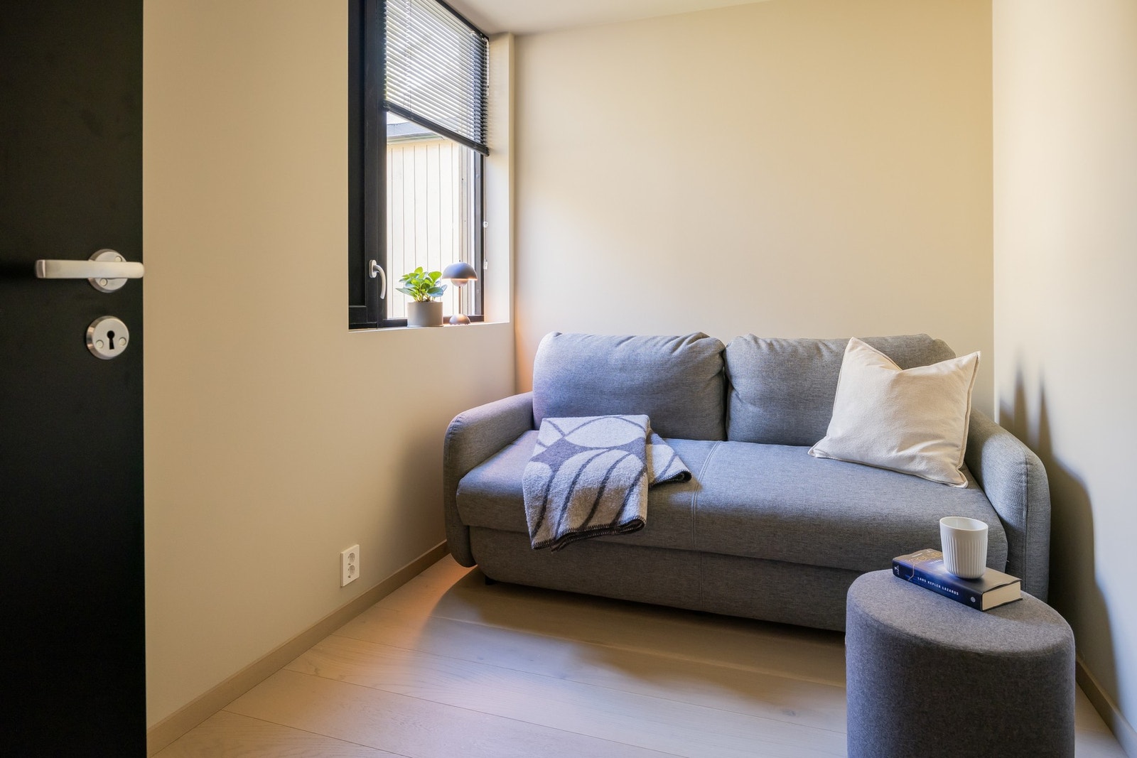 Ekstra soverom like ved hovedsoverommet som har blitt benyttet som gjesterom og kontor. Galleribilde