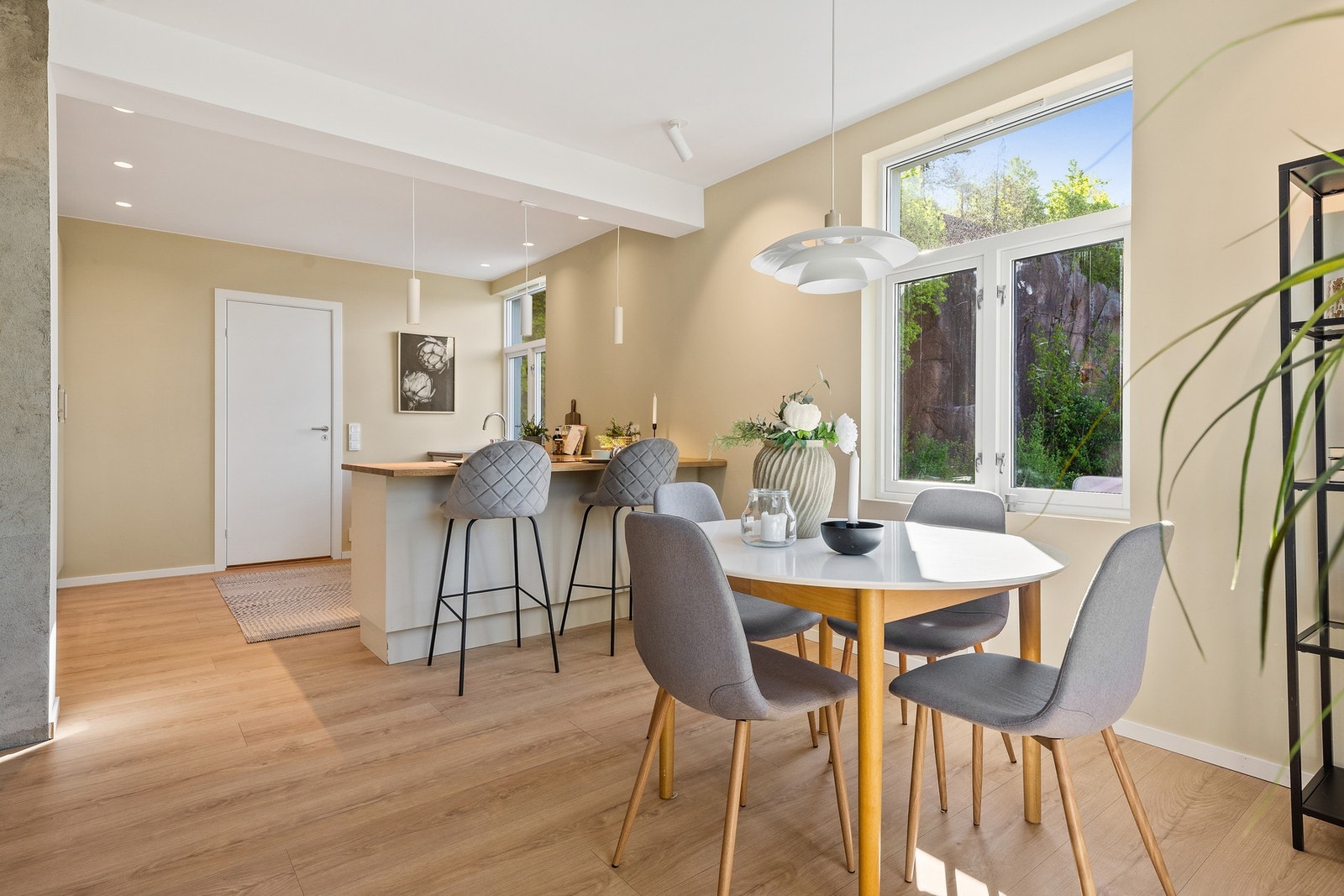 Her er det god plass til å samle både venner og familie rundt bordet. Galleribilde