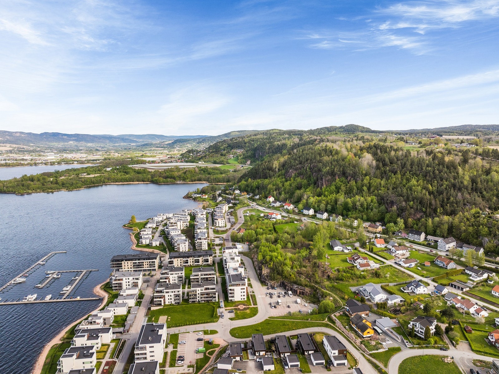Området rundt Røykenveien 75 kombinerer det beste av to verdener - rolige og grønne omgivelser med alle nødvendige fasiliteter rett i nærheten. Galleribilde