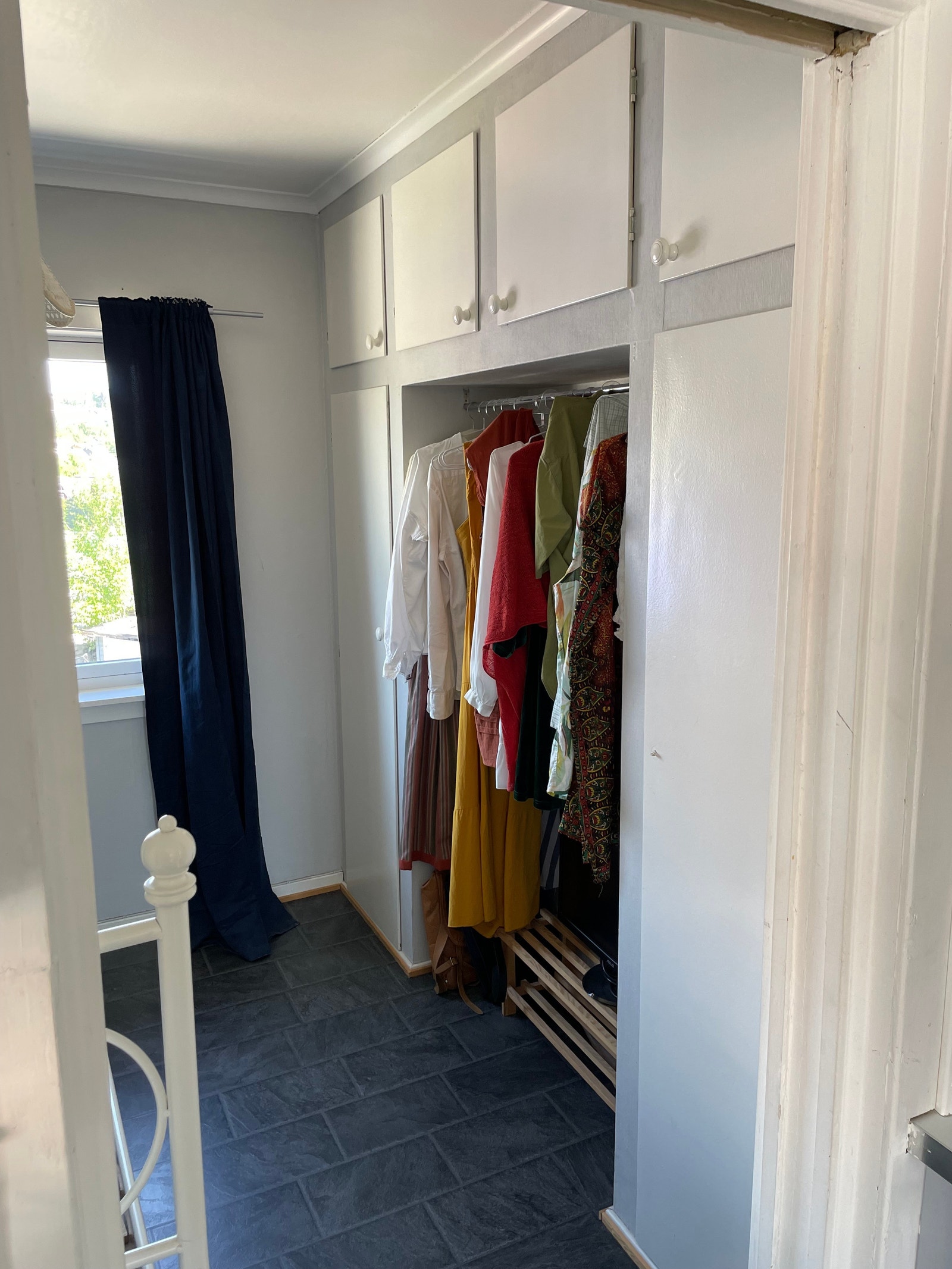 Garderobe på soverom Galleribilde