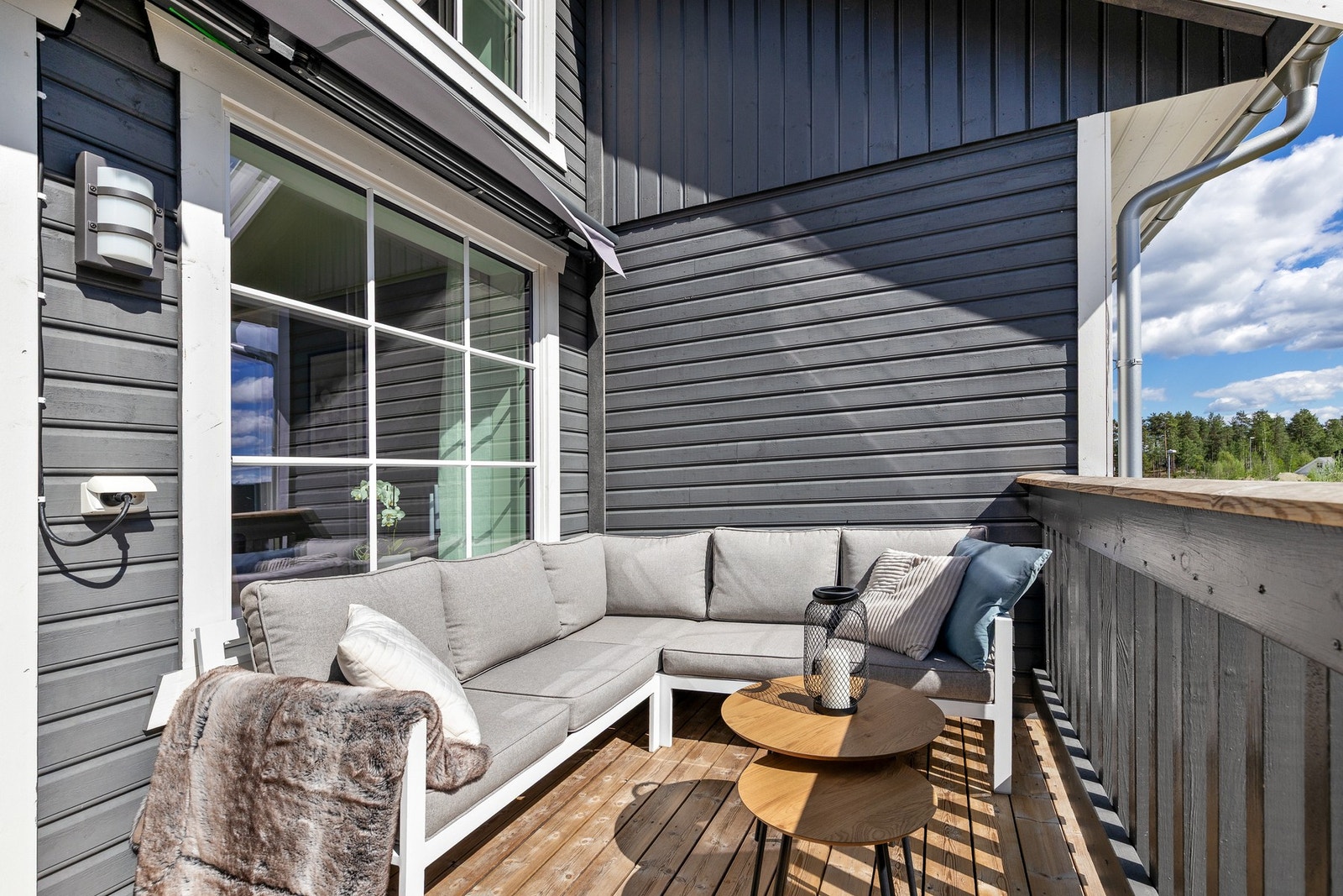 Tilhørende balkong med hyggelig utsyn over friområdene Galleribilde