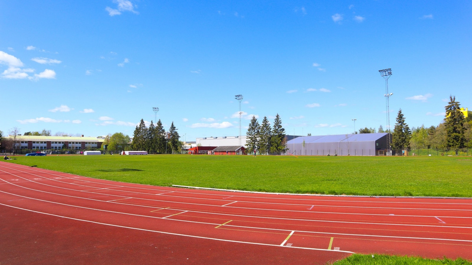 Få minutters spasertur til Lambertseter idrettsanlegg. Galleribilde