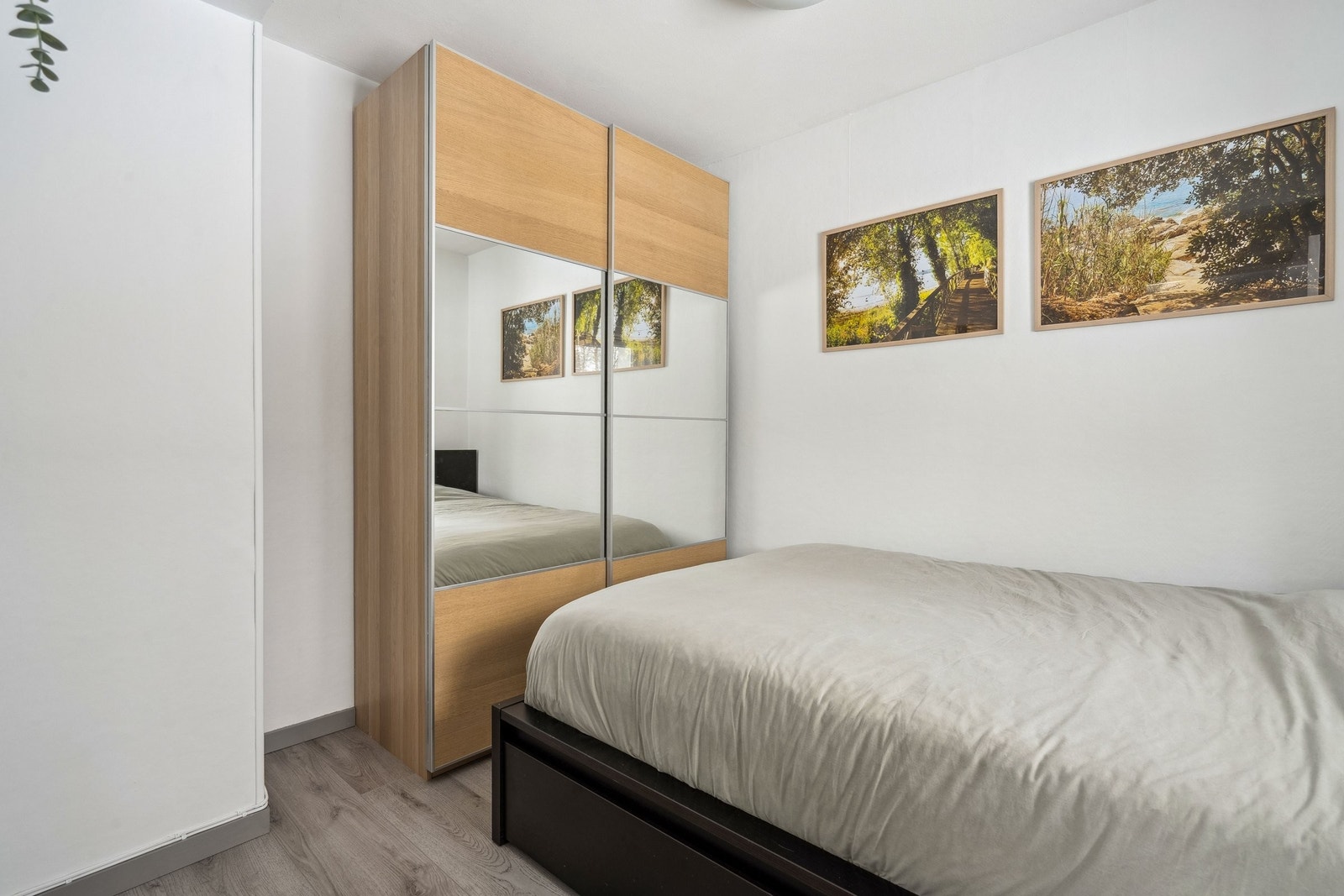 Arealeffektivt med stort garderobeskap Galleribilde