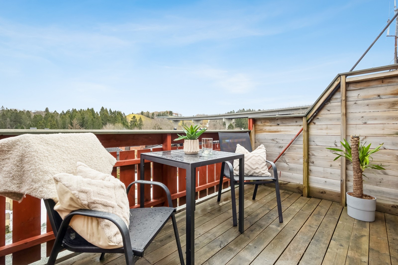 Balkongen måler 7 kvm. Galleribilde