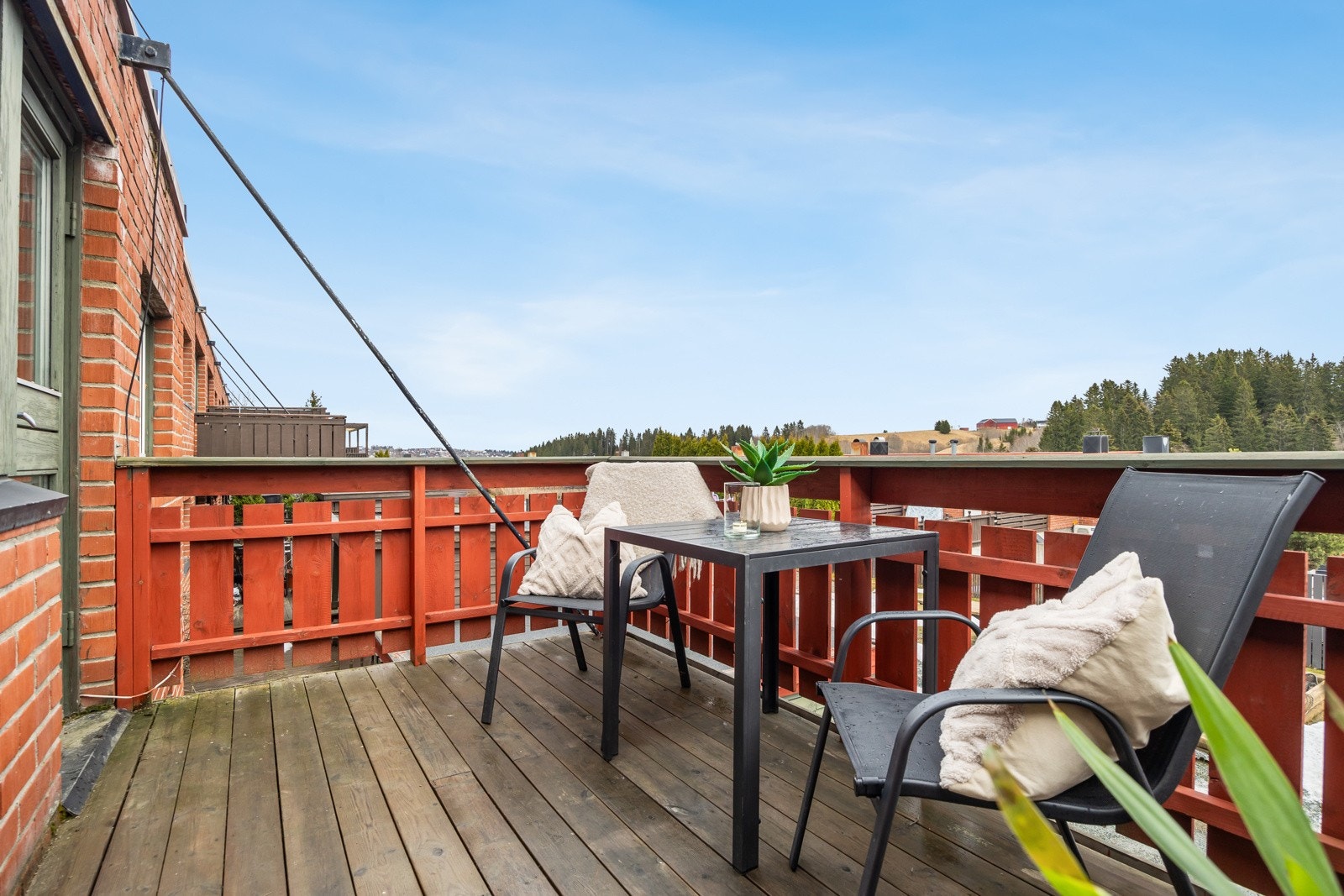 Østvendt balkong hvor man kan nyte ettermiddagssolen. Galleribilde