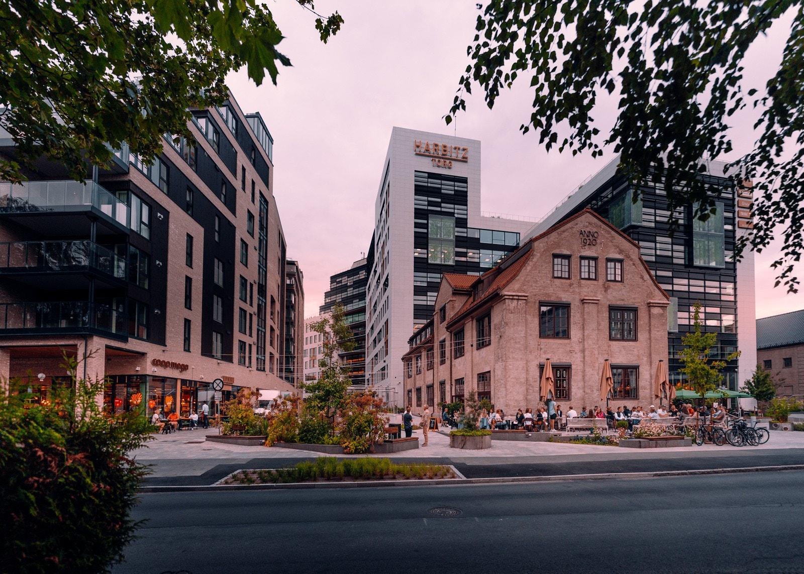 Nabolaget med Harbitz Torg er fantastisk og legger til rette for et enkelt liv med alt man trenger rett utenfor døren Galleribilde