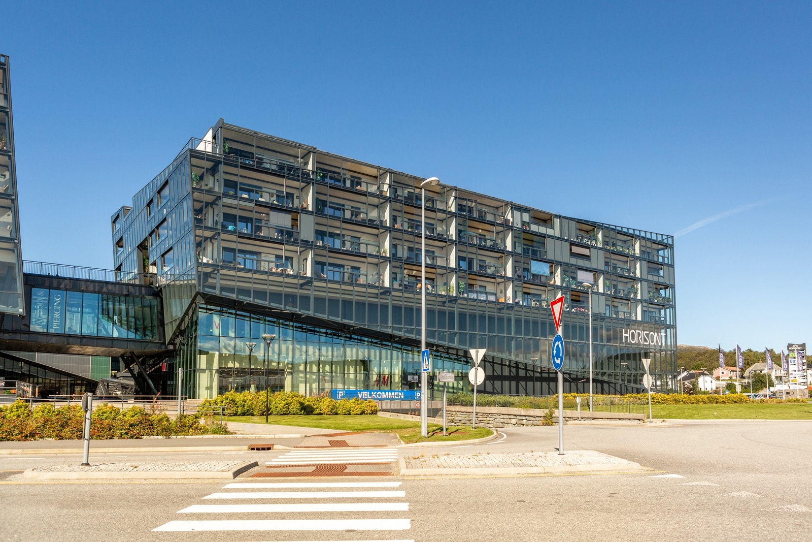 Åsane har mange kjøpesentre å by på, et av de er Horisont. Her kan du finner det aller mest for å få hverdagen til å gå opp. Galleribilde