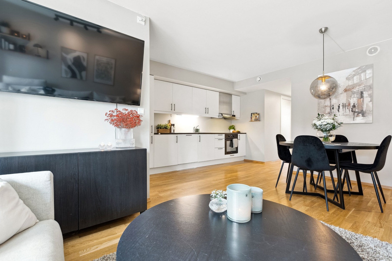 En lys og innbydende 3-roms leilighet med attraktiv beliggenhet på Strindheim / Dalen Hageby. Galleribilde