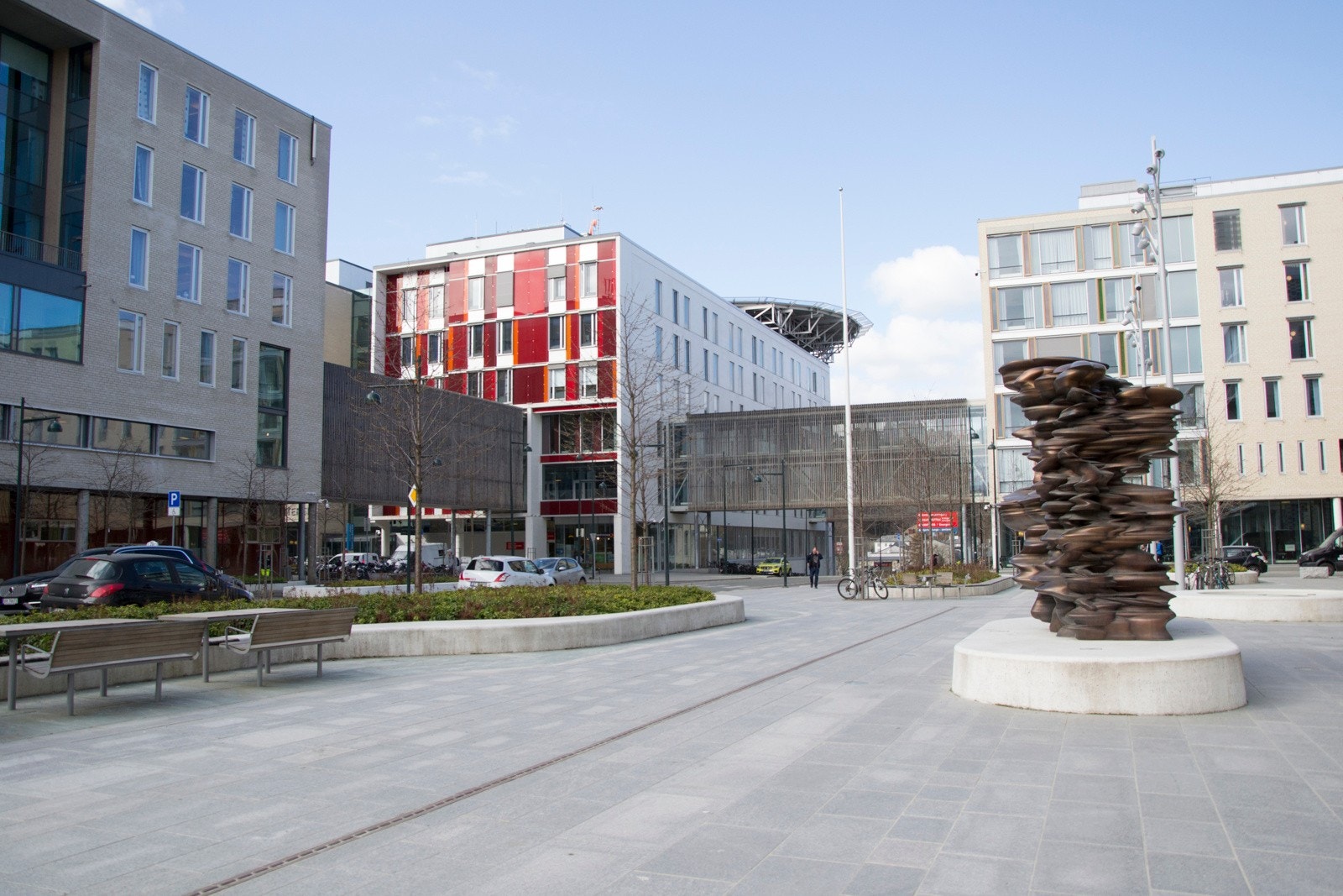 Fra boligen er det kort vei til sentrale arbeidsplasser som St. Olavs hospital og SINTEF, som er to av byens mest sentrale arbeidsplasser innen helse, forskning og teknologi. Galleribilde
