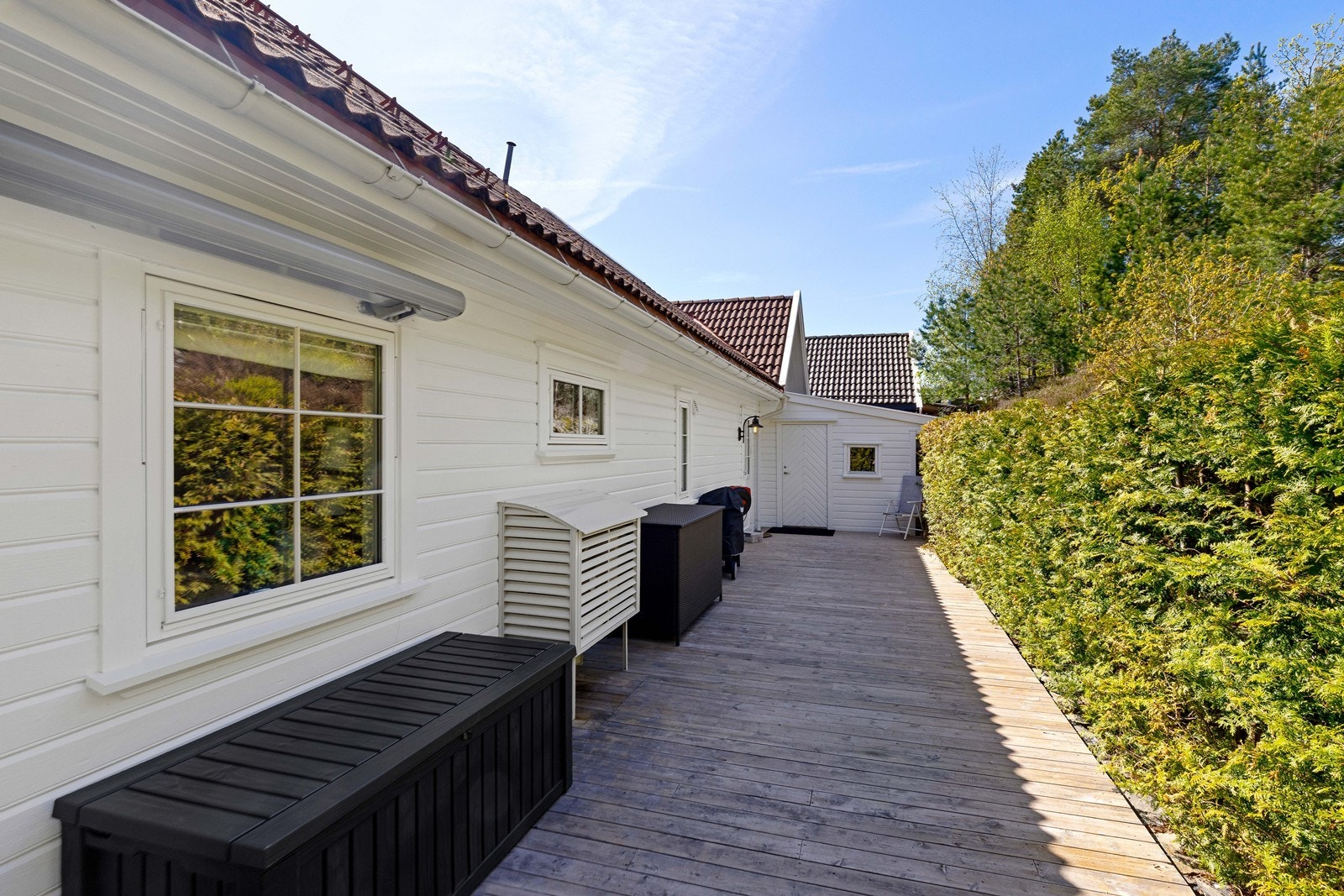 Terrasse bak boligen. Galleribilde