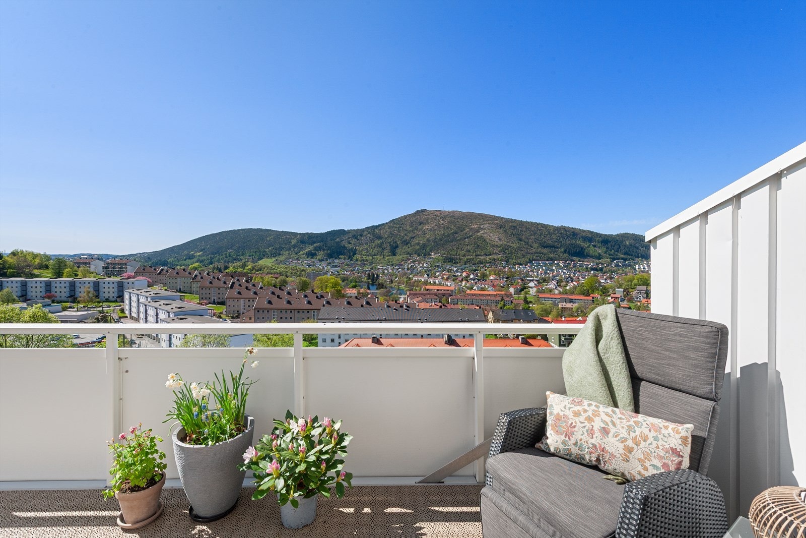 Nydelig utsikt utover Bergensdalen og over mot Løvstakken Galleribilde