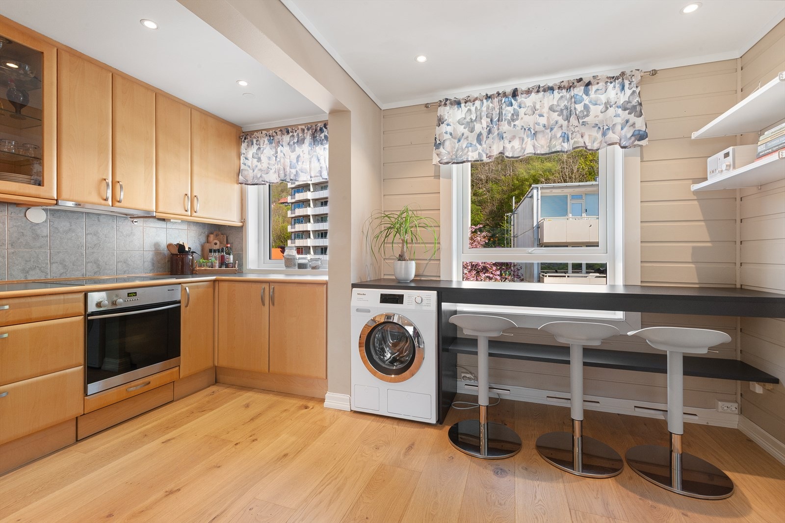 Vaskemaskin er montert av elektriker Galleribilde