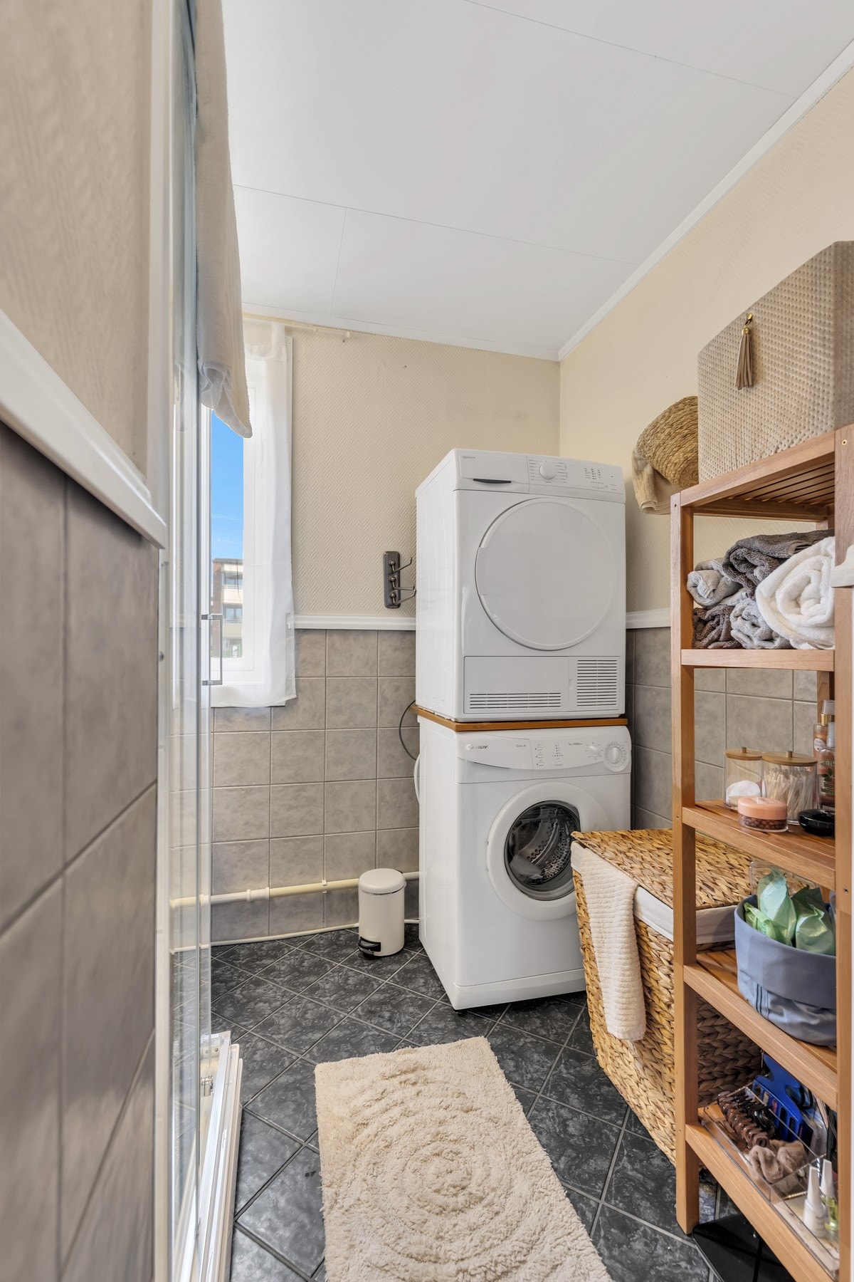 Plass til ekstra møbler for oppbevaring. Galleribilde