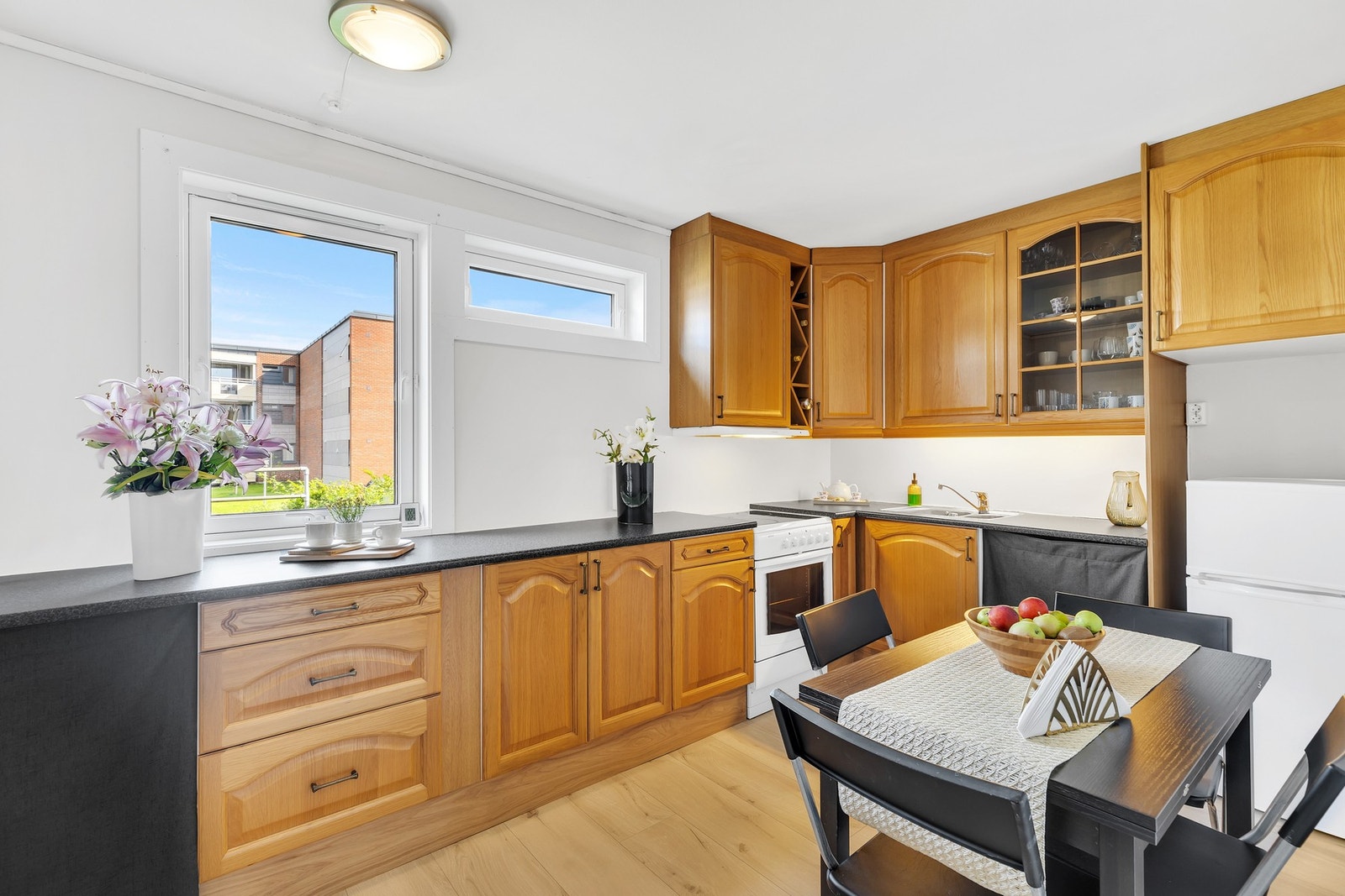 Vedlikeholdt kjøkken på ca. 10 kvm. Galleribilde